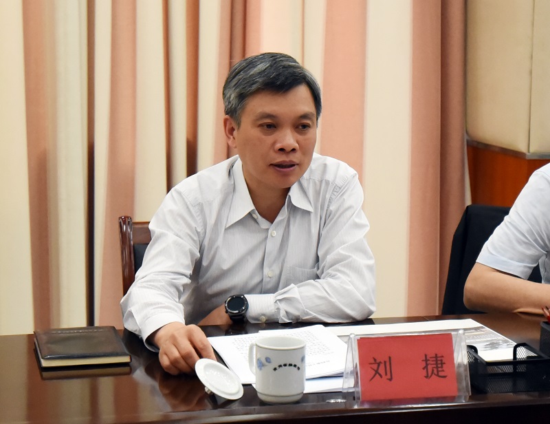 贵州省委常委省委秘书长刘捷到省档案馆调研